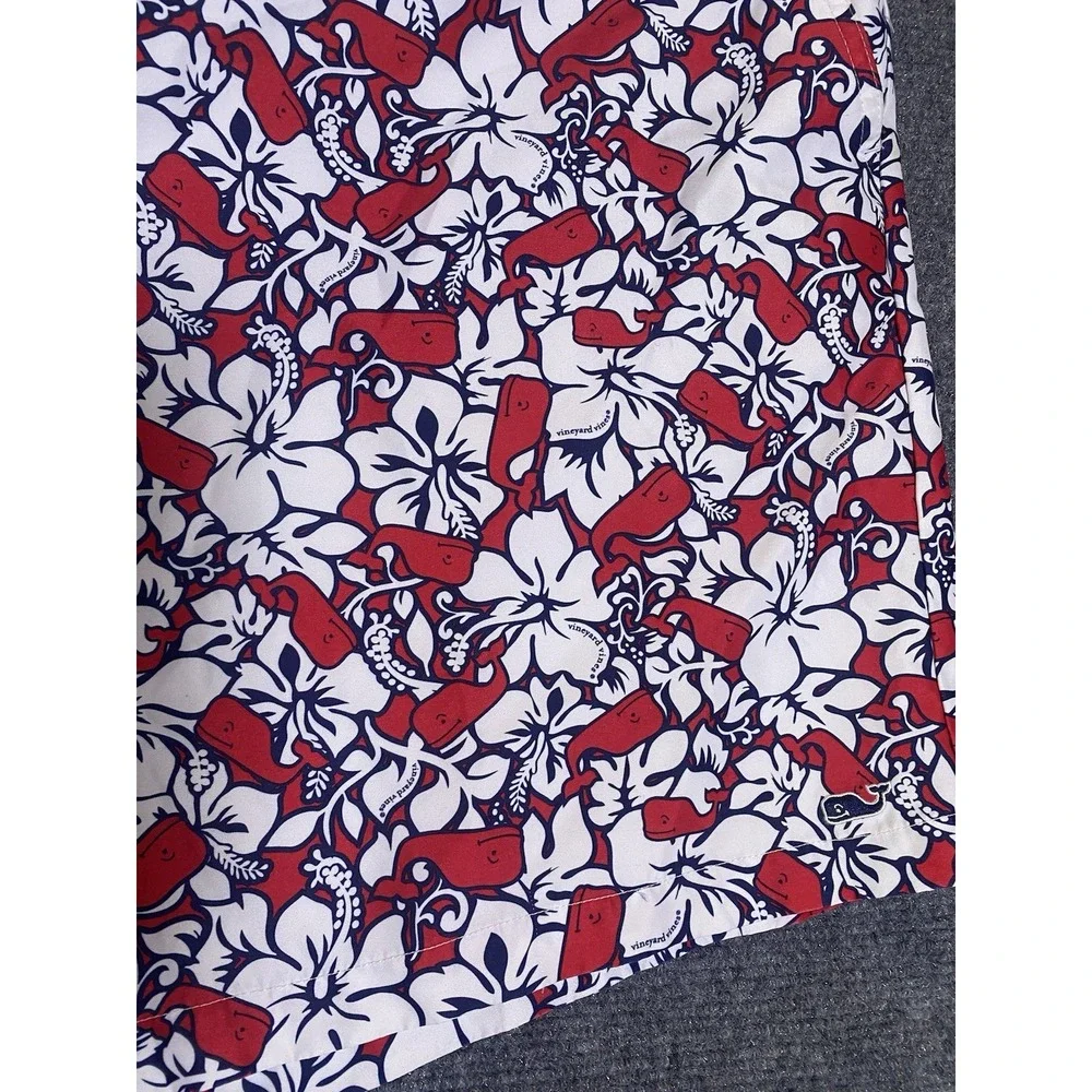 Vineyard Vines Men's XL Red/White/Blue Floral Whale Swim Trunks Lined